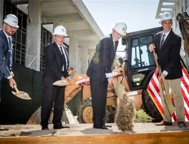 «Στρώθηκαν στη δουλειά» Καμίνης και Πάιατ για την ανακαίνιση της Αμερικανικής Πρεσβείας (φώτο)